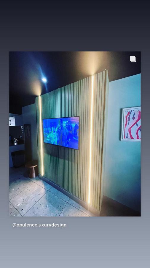 La Jungle Du Swan Apartment Manchester Ngoại thất bức ảnh