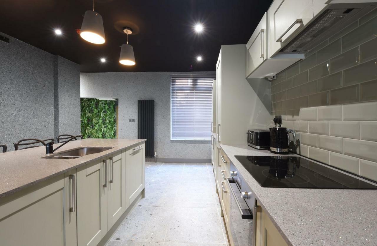 La Jungle Du Swan Apartment Manchester Ngoại thất bức ảnh