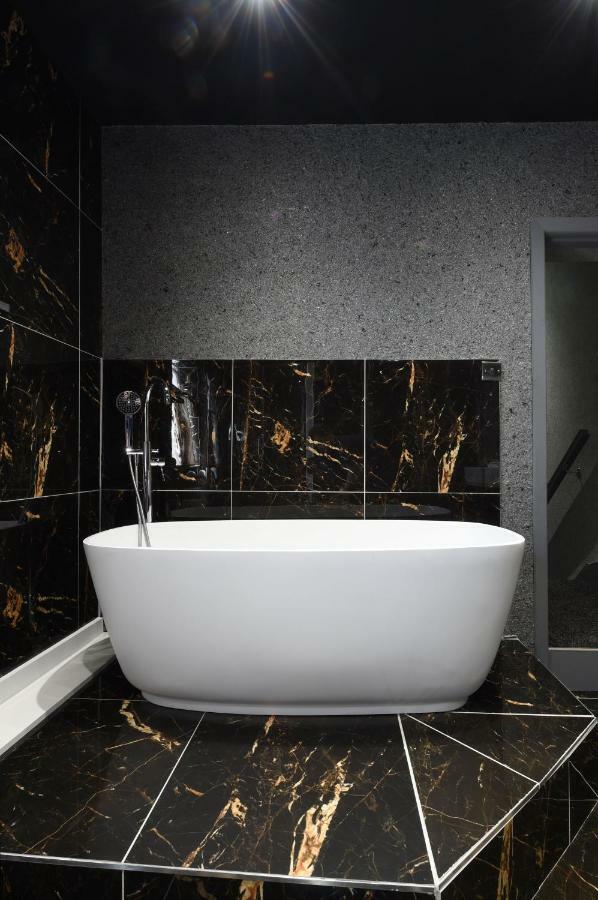 La Jungle Du Swan Apartment Manchester Ngoại thất bức ảnh